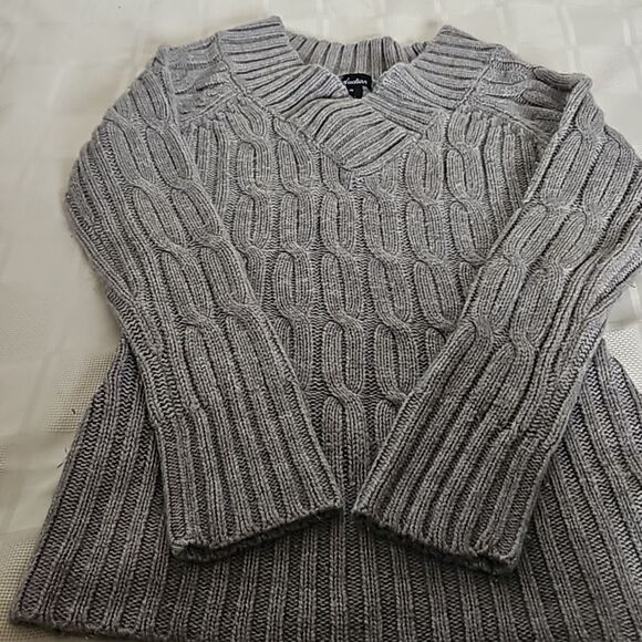 Seductions Knitted Long Sleeves Sweater Medium Gray - Picture 15 of 16